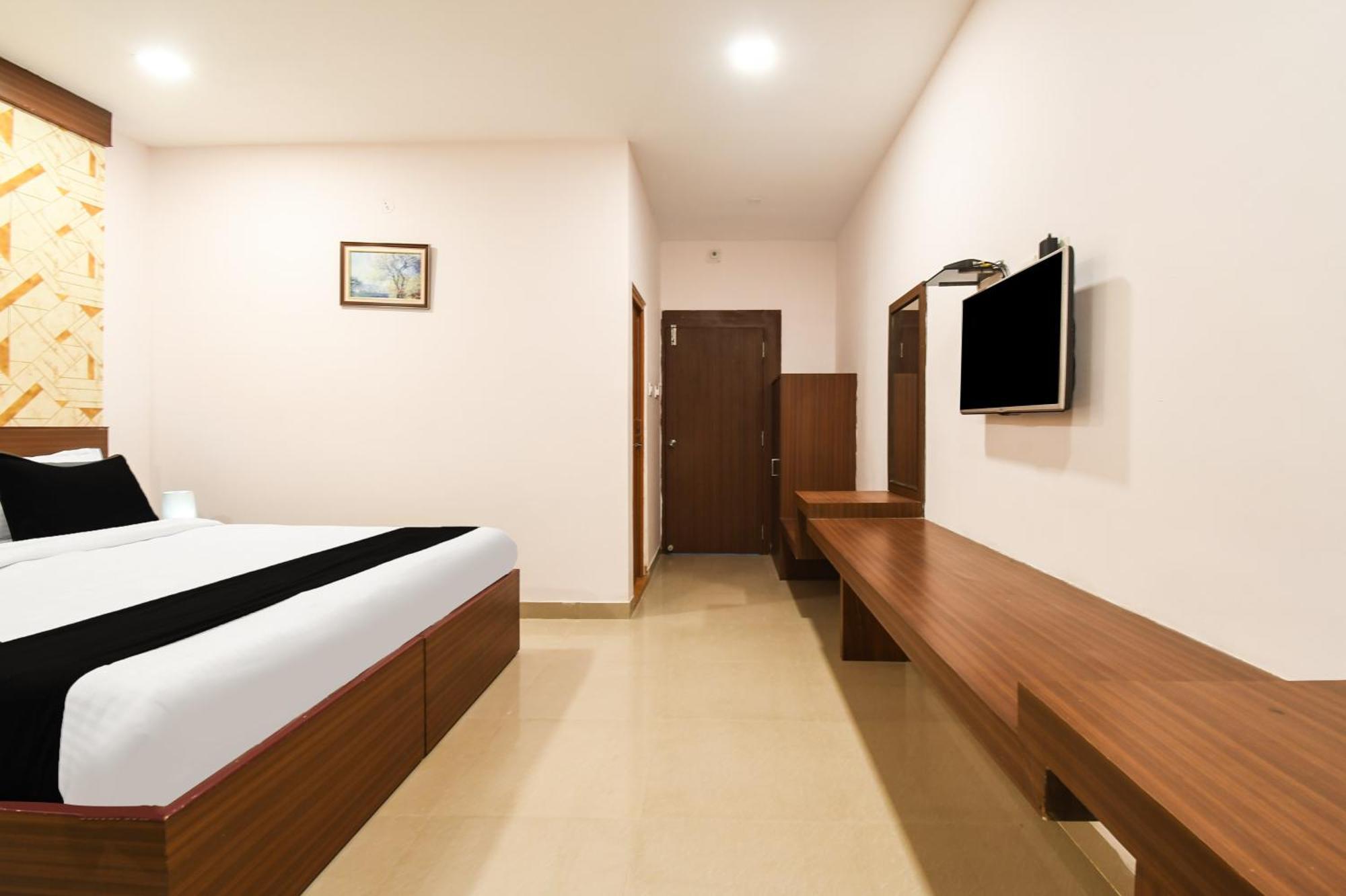 Super Townhouse Best Inn Khandagiri Zewnętrze zdjęcie