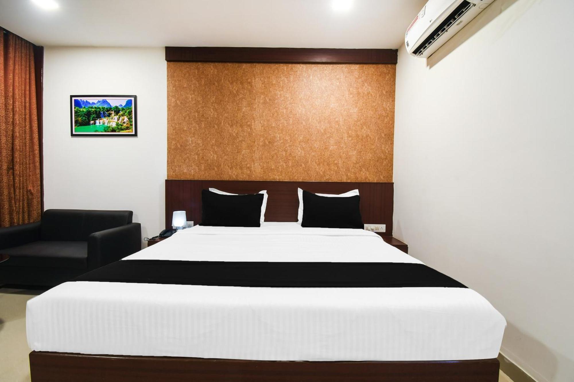 Super Townhouse Best Inn Khandagiri Zewnętrze zdjęcie