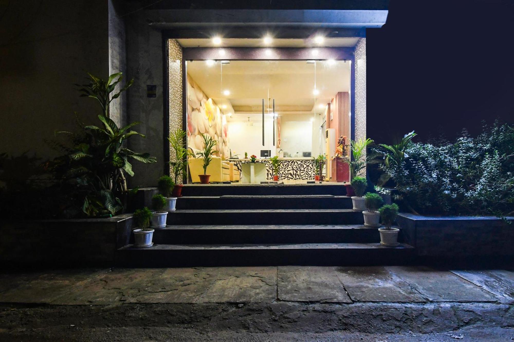 Super Townhouse Best Inn Khandagiri Zewnętrze zdjęcie