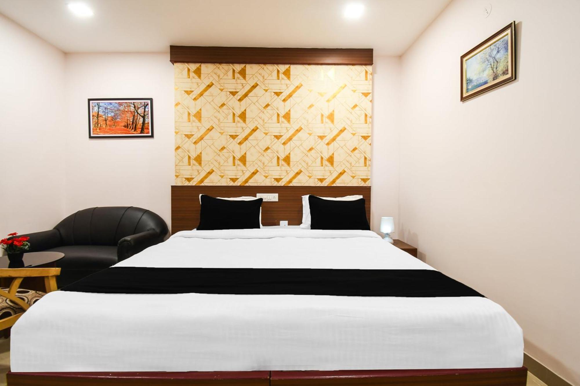 Super Townhouse Best Inn Khandagiri Zewnętrze zdjęcie